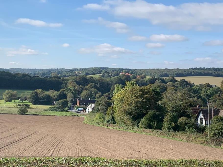Cosy Countryside In An Area Of Outstanding Natural Beauty *